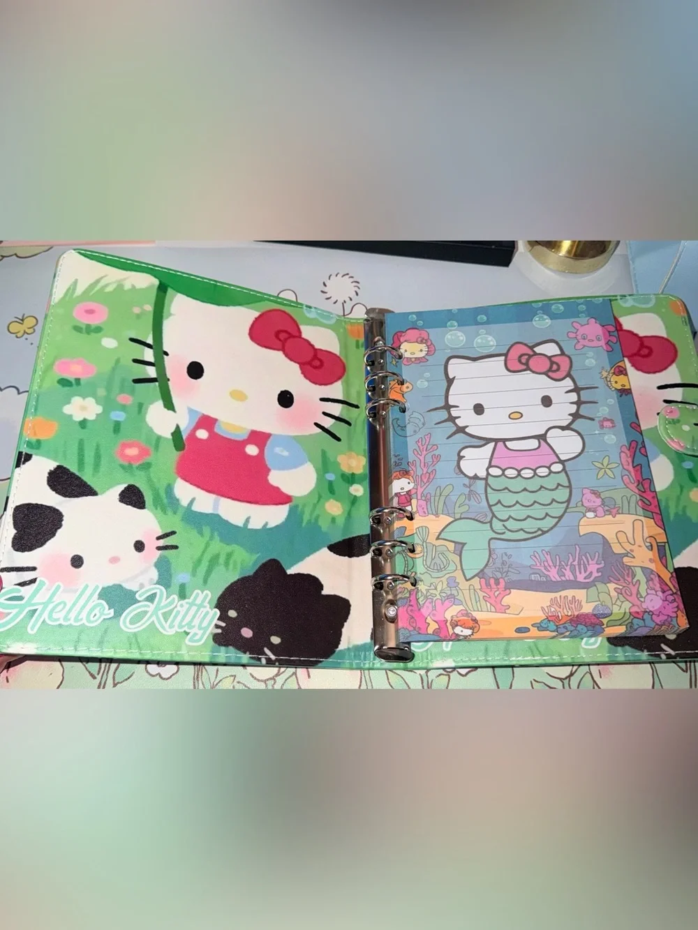 ❤️NWOT Hello Kitty 6 ring binder with magnetic closure
